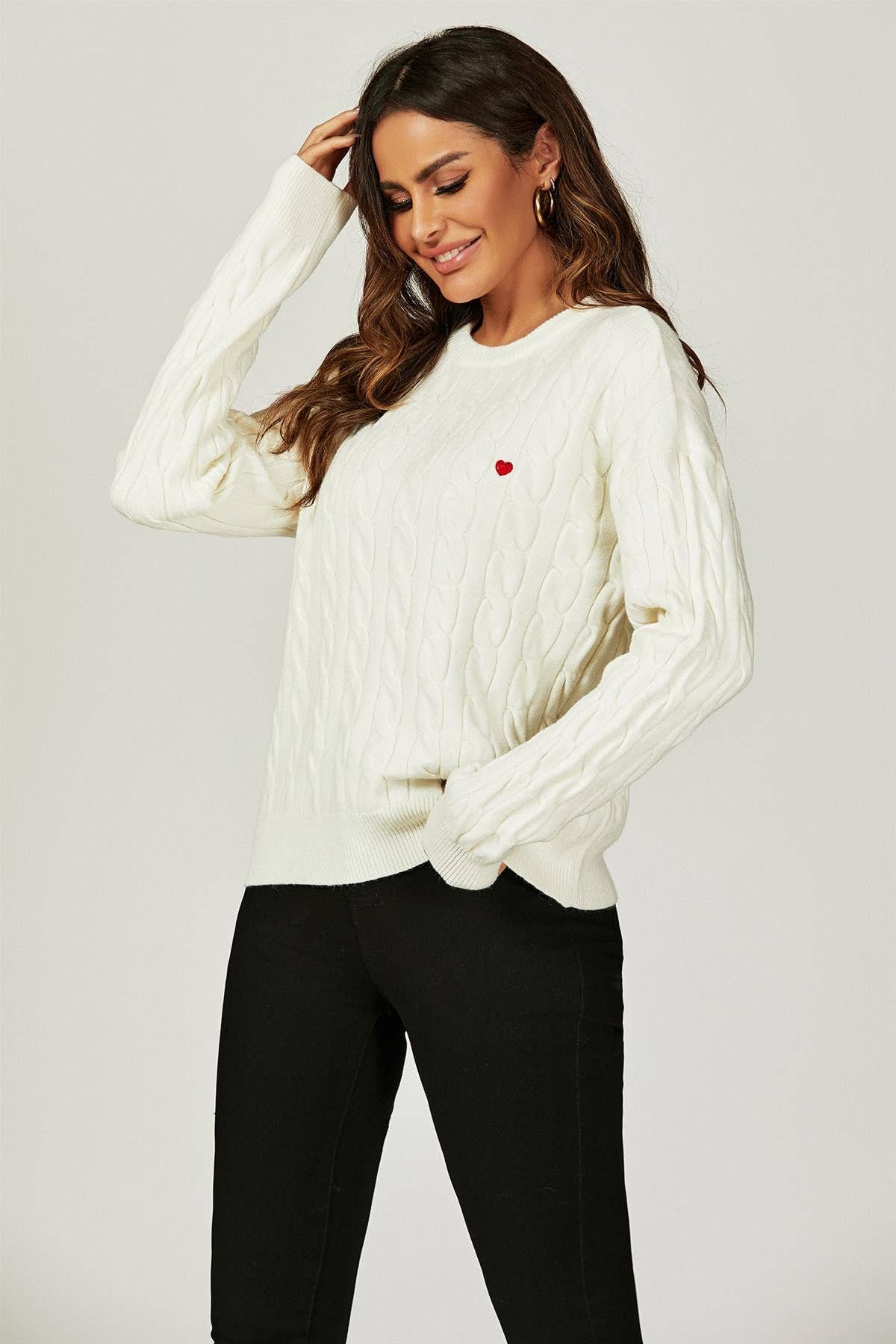 Pull Torsadée avec Cœurs Rouges